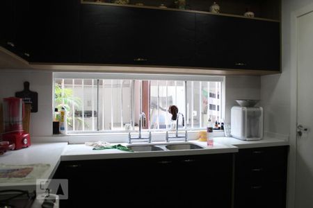 Casa de condomínio para alugar com 350m², 6 quartos e 2 vagas Casa de condomínio para alugar com 350m², 6 quartos e 2 vagasCozinha