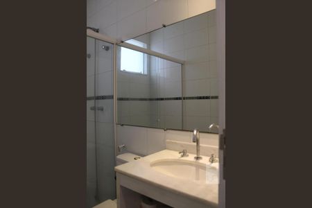 Casa de condomínio para alugar com 350m², 6 quartos e 2 vagas Casa de condomínio para alugar com 350m², 6 quartos e 2 vagasBanheiro da Suíte 4