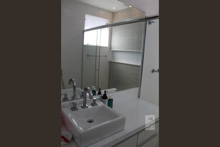 Casa de condomínio para alugar com 350m², 6 quartos e 2 vagas Casa de condomínio para alugar com 350m², 6 quartos e 2 vagasBanheiro da Suíte 3