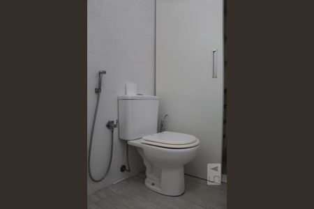 Casa de condomínio para alugar com 350m², 6 quartos e 2 vagas Casa de condomínio para alugar com 350m², 6 quartos e 2 vagasBanheiro da Suíte 3