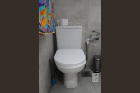 Casa de condomínio para alugar com 350m², 6 quartos e 2 vagas Casa de condomínio para alugar com 350m², 6 quartos e 2 vagasBanheiro da Suíte 5