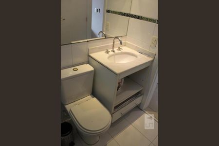 Casa de condomínio para alugar com 350m², 6 quartos e 2 vagas Casa de condomínio para alugar com 350m², 6 quartos e 2 vagasBanheiro da Suíte 4