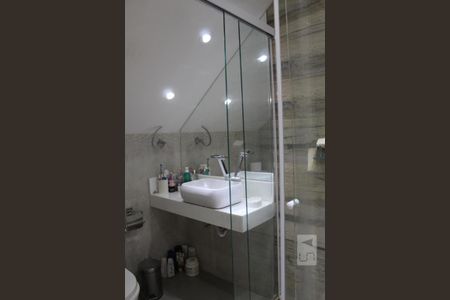 Casa de condomínio para alugar com 350m², 6 quartos e 2 vagas Casa de condomínio para alugar com 350m², 6 quartos e 2 vagasBanheiro da Suíte 5