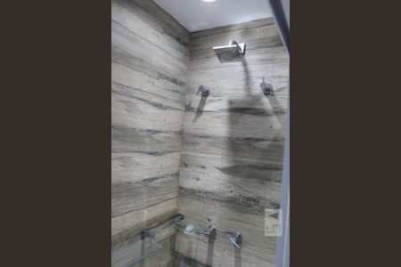 Casa de condomínio para alugar com 350m², 6 quartos e 2 vagas Casa de condomínio para alugar com 350m², 6 quartos e 2 vagasBanheiro da Suíte 5