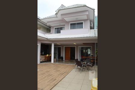 Casa de condomínio para alugar com 350m², 6 quartos e 2 vagas Casa de condomínio para alugar com 350m², 6 quartos e 2 vagasÁrea comum