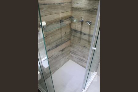 Casa de condomínio para alugar com 350m², 6 quartos e 2 vagas Casa de condomínio para alugar com 350m², 6 quartos e 2 vagasBanheiro da Suíte 5