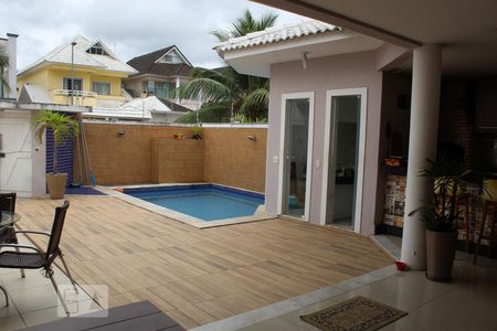 Casa de condomínio para alugar com 350m², 6 quartos e 2 vagas Casa de condomínio para alugar com 350m², 6 quartos e 2 vagasÁrea comum