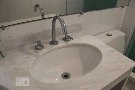 Casa de condomínio para alugar com 350m², 6 quartos e 2 vagas Casa de condomínio para alugar com 350m², 6 quartos e 2 vagasBanheiro da Suíte 1