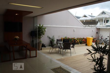 Casa de condomínio para alugar com 350m², 6 quartos e 2 vagas Casa de condomínio para alugar com 350m², 6 quartos e 2 vagasÁrea comum