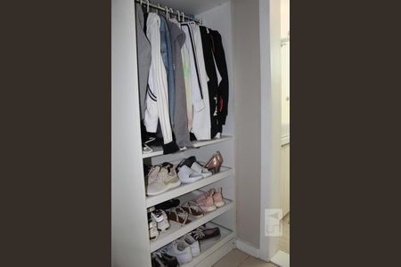 Casa de condomínio para alugar com 350m², 6 quartos e 2 vagas Casa de condomínio para alugar com 350m², 6 quartos e 2 vagasCloset do quarto 3