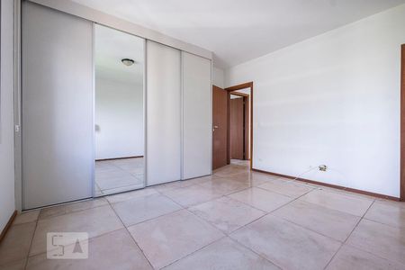 Suíte de apartamento para alugar com 2 quartos, 110m² em Itaim Bibi, São Paulo