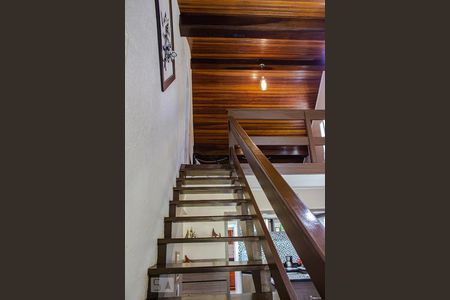 Escada de casa à venda com 3 quartos, 130m² em São José, Canoas