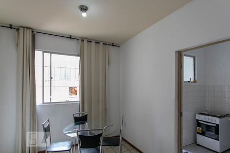 Sala de apartamento para alugar com 2 quartos, 51m² em Planalto, Belo Horizonte