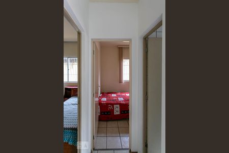 Corredor de apartamento para alugar com 2 quartos, 51m² em Planalto, Belo Horizonte