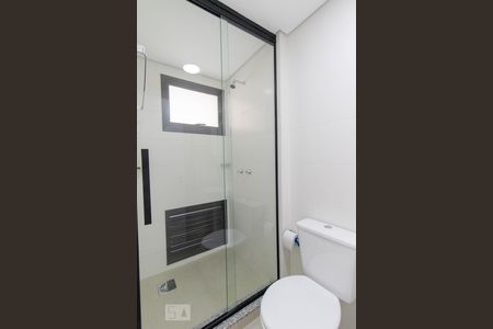 Banheiro Social de kitnet/studio para alugar com 1 quarto, 25m² em Centro, Curitiba