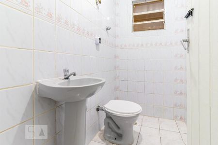 Banheiro de kitnet/studio para alugar com 1 quarto, 70m² em Jardim Miriam, São Paulo