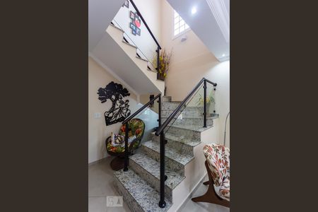 Escada de casa à venda com 3 quartos, 228m² em Jardim das Flores, Osasco