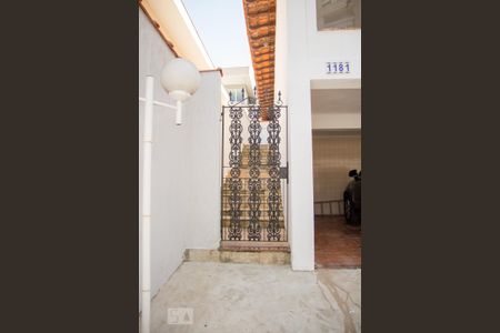 Casa à venda com 365m², 7 quartos e 4 vagas Casa à venda com 365m², 7 quartos e 4 vagasEntrada lateral