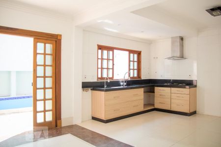 Casa à venda com 365m², 7 quartos e 4 vagas Casa à venda com 365m², 7 quartos e 4 vagasCozinha