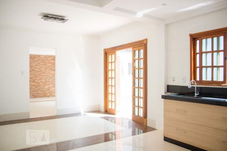 Casa à venda com 365m², 7 quartos e 4 vagas Casa à venda com 365m², 7 quartos e 4 vagasCozinha