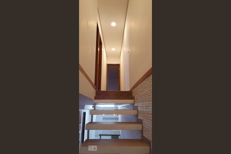 Casa à venda com 365m², 7 quartos e 4 vagas Casa à venda com 365m², 7 quartos e 4 vagasEscada