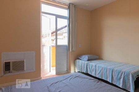 Quarto de casa de condomínio para alugar com 3 quartos, 220m² em Recreio dos Bandeirantes, Rio de Janeiro