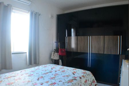 Quarto 1 com banheiro de casa de condomínio para alugar com 3 quartos, 240m² em Saboeiro, Salvador