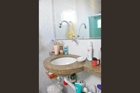 Quarto 1 com banheiro de casa de condomínio para alugar com 3 quartos, 240m² em Saboeiro, Salvador