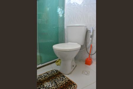 Quarto 1 com banheiro de casa de condomínio para alugar com 3 quartos, 240m² em Saboeiro, Salvador