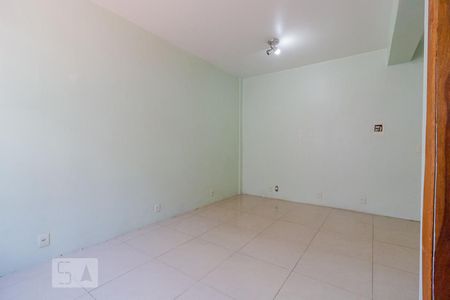 Sala/Quarto de kitnet/studio à venda com 1 quarto, 30m² em Farroupilha, Porto Alegre