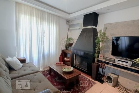 Sala de casa à venda com 3 quartos, 197m² em Guarujá, Porto Alegre