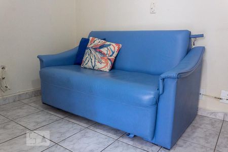 Detalhe sala de apartamento para alugar com 1 quarto, 40m² em Vila Tupi, Praia Grande