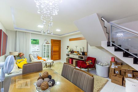 Sala de casa à venda com 4 quartos, 180m² em Itaipu, Niterói