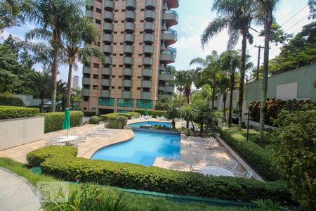 Apartamento para alugar com 600m², 4 quartos e 5 vagas Apartamento para alugar com 600m², 4 quartos e 5 vagasÁrea comum - Piscina