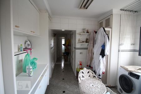 Apartamento para alugar com 600m², 4 quartos e 5 vagas Apartamento para alugar com 600m², 4 quartos e 5 vagasLavanderia