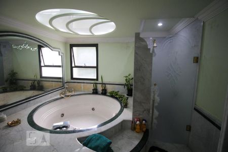 Apartamento para alugar com 600m², 4 quartos e 5 vagas Apartamento para alugar com 600m², 4 quartos e 5 vagasBanheiro da Suíte