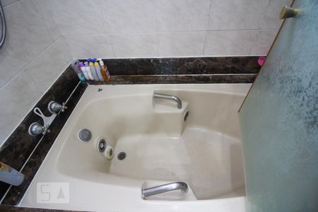 Apartamento para alugar com 600m², 4 quartos e 5 vagas Apartamento para alugar com 600m², 4 quartos e 5 vagasBanheiro da Suíte