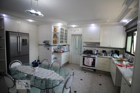 Apartamento para alugar com 600m², 4 quartos e 5 vagas Apartamento para alugar com 600m², 4 quartos e 5 vagasCozinha