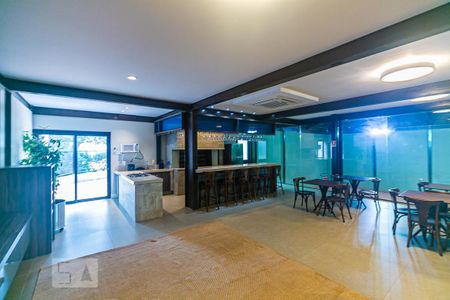 Casa de condomínio à venda com 407m², 4 quartos e 3 vagas Casa de condomínio à venda com 407m², 4 quartos e 3 vagasGinásio