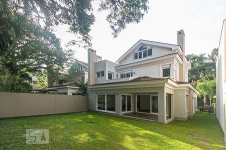 Casa de condomínio à venda com 407m², 4 quartos e 3 vagas Casa de condomínio à venda com 407m², 4 quartos e 3 vagasQuintal