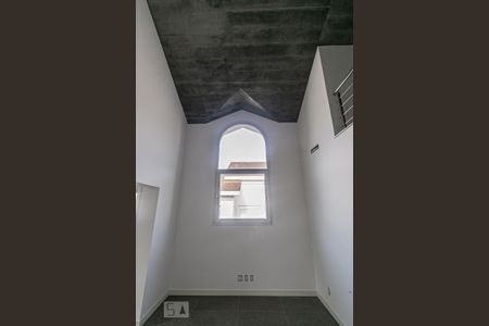 Casa de condomínio à venda com 407m², 4 quartos e 3 vagas Casa de condomínio à venda com 407m², 4 quartos e 3 vagasSótão