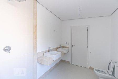 Casa de condomínio à venda com 407m², 4 quartos e 3 vagas Casa de condomínio à venda com 407m², 4 quartos e 3 vagasBanheiro do Quarto 3