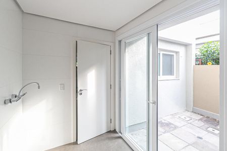 Casa de condomínio à venda com 407m², 4 quartos e 3 vagas Casa de condomínio à venda com 407m², 4 quartos e 3 vagasÁrea de Serviço