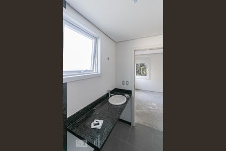 Casa de condomínio à venda com 407m², 4 quartos e 3 vagas Casa de condomínio à venda com 407m², 4 quartos e 3 vagasBanheiro do Quarto 2