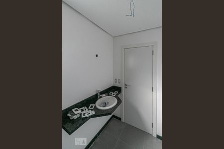 Casa de condomínio à venda com 407m², 4 quartos e 3 vagas Casa de condomínio à venda com 407m², 4 quartos e 3 vagasBanheiro