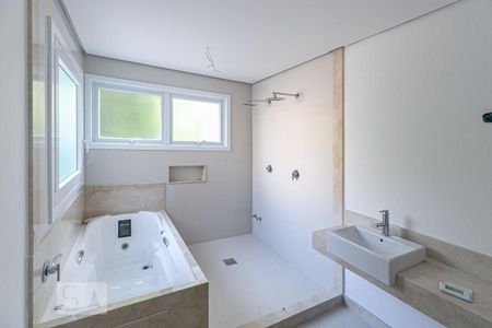 Casa de condomínio à venda com 407m², 4 quartos e 3 vagas Casa de condomínio à venda com 407m², 4 quartos e 3 vagasBanheiro do Quarto 3