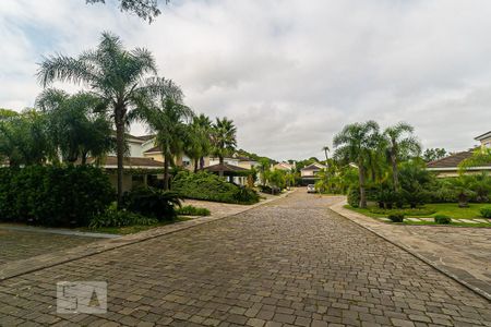 Casa de condomínio à venda com 407m², 4 quartos e 3 vagas Casa de condomínio à venda com 407m², 4 quartos e 3 vagasÁrea Externa