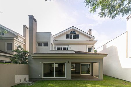 Casa de condomínio à venda com 407m², 4 quartos e 3 vagas Casa de condomínio à venda com 407m², 4 quartos e 3 vagasQuintal