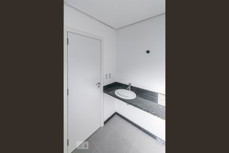 Casa de condomínio à venda com 407m², 4 quartos e 3 vagas Casa de condomínio à venda com 407m², 4 quartos e 3 vagasBanheiro do Quarto 1