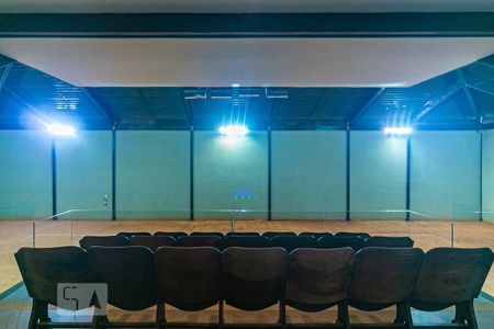 Casa de condomínio à venda com 407m², 4 quartos e 3 vagas Casa de condomínio à venda com 407m², 4 quartos e 3 vagasGinásio